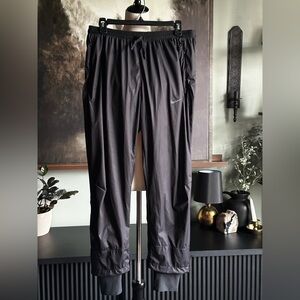 Nike Running Division Storm Fit Pants Size Medium